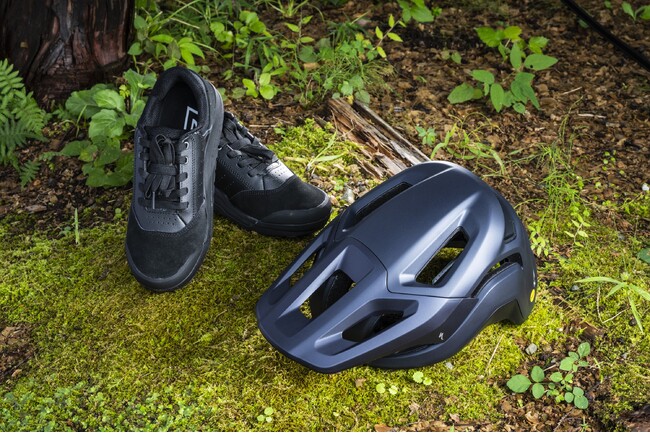 2FO ROOST FLAT MOUNTAIN BIKE SHOES（税込￥14,300）とAMBUSH 2（税込￥20,900）