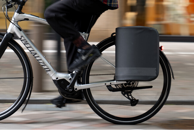 Vado SLでのシティライフをよりスタイリッシュで快適なものにするパニアバッグのTailwind Vado SLでのシティライフをよりスタイリッシュで快適なものにするパニアバッグのTailwind