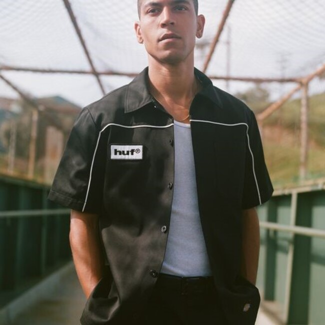 HUF × DICKIES(R) GARAGE SS SHIRT/BLACK, BROWN/¥18,700 HUF × DICKIES(R) GARAGE SS SHIRT/BLACK, BROWN/¥18,700