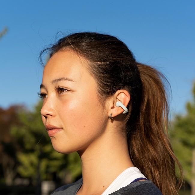 蔦屋家電 蔦屋書店 Ambie Sound Earcuffs 完全ワイヤレスモデルの限定カラー Mist Sky の先行予約を11 10 水 よりスタート カルチュア コンビニエンス クラブ株式会社のプレスリリース