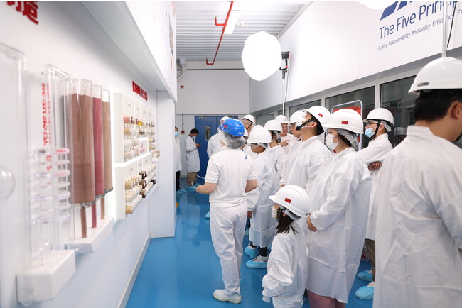 ROYAL CANINのブランド会員が上海で製造施設の見学会に参加