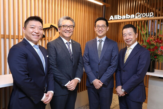 左から:Tmall Global グローバル事業開発 ゼネラルマネージャー 趙戈、株式会社HIROTSUバイオサイエンス 代表取締役 広津崇亮氏、GLZHealth 創業者兼CEO 鄧瑰瑋氏、アリババ株式会社 代表取締役社長CEO 岡田聡良 左から:Tmall Global グローバル事業開発 ゼネラルマネージャー 趙戈、株式会社HIROTSUバイオサイエンス 代表取締役 広津崇亮氏、GLZHealth 創業者兼CEO 鄧瑰瑋氏、アリババ株式会社 代表取締役社長CEO 岡田聡良