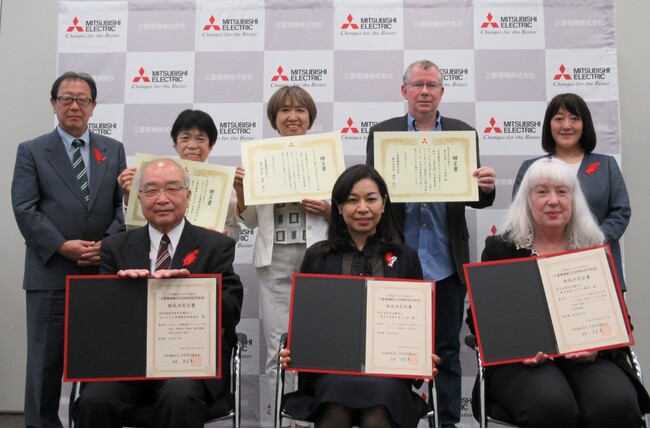 贈呈書授与・助成決定式の様子（2022年10月11日 三菱電機株式会社 本社にて）