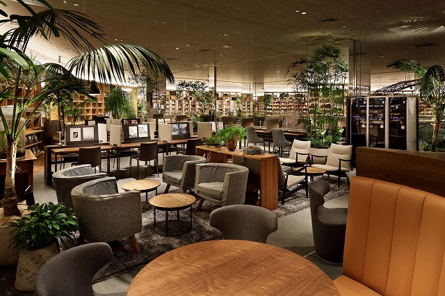(C) 二子玉川 蔦屋家電 SHARE LOUNGE (C) 二子玉川 蔦屋家電 SHARE LOUNGE