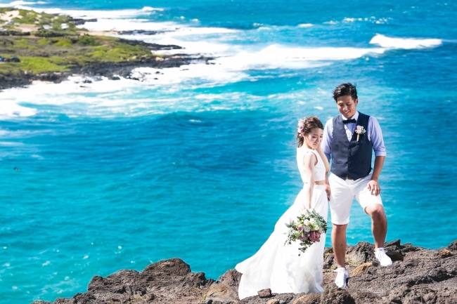 ハワイの絶景が望めるマカプウ岬で大自然を感じるフォトウェディング。