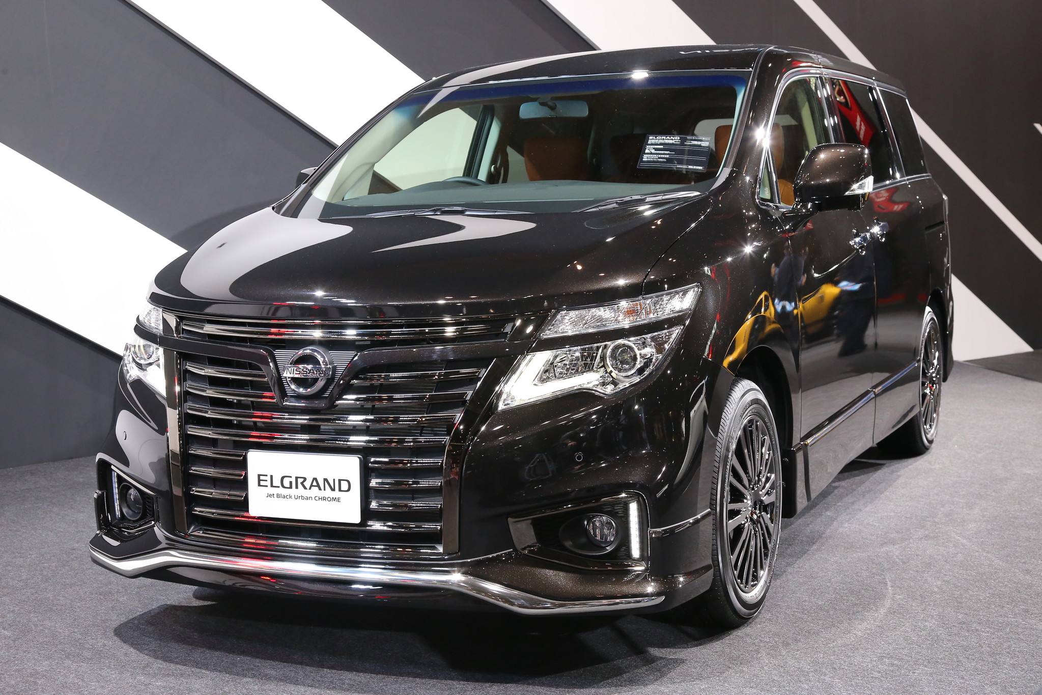 イベントレポート Kondo Racing 近藤監督がエルグランド愛を語りつくす エルグランドに似合う男になりたい 日産自動車株式会社 日本マーケティング本部のプレスリリース