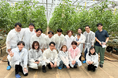 ＜野菜摂取推進プロジェクトの活動の一環＞ ANAグループ社員が、カゴメの生鮮トマト栽培拠点「響灘菜園」（福岡県北九州市）を見学
