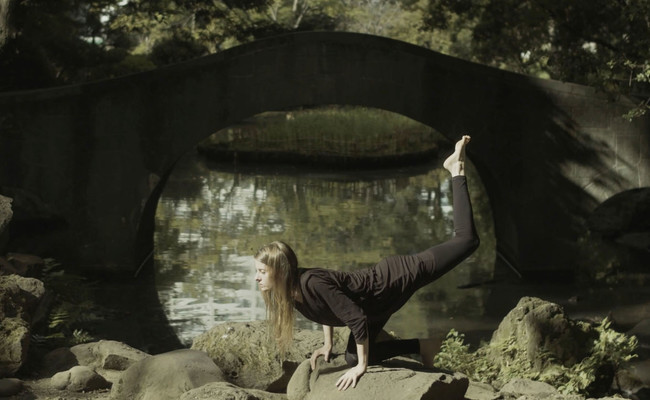 映画『牙の曲線』(2022公開)(C)2022 emir heart Inc. 映画『牙の曲線』(2022公開)(C)2022 emir heart Inc.