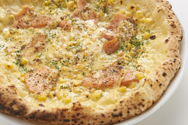 スモークサーモンとコーンクリームピッツァ“バンビーナ”