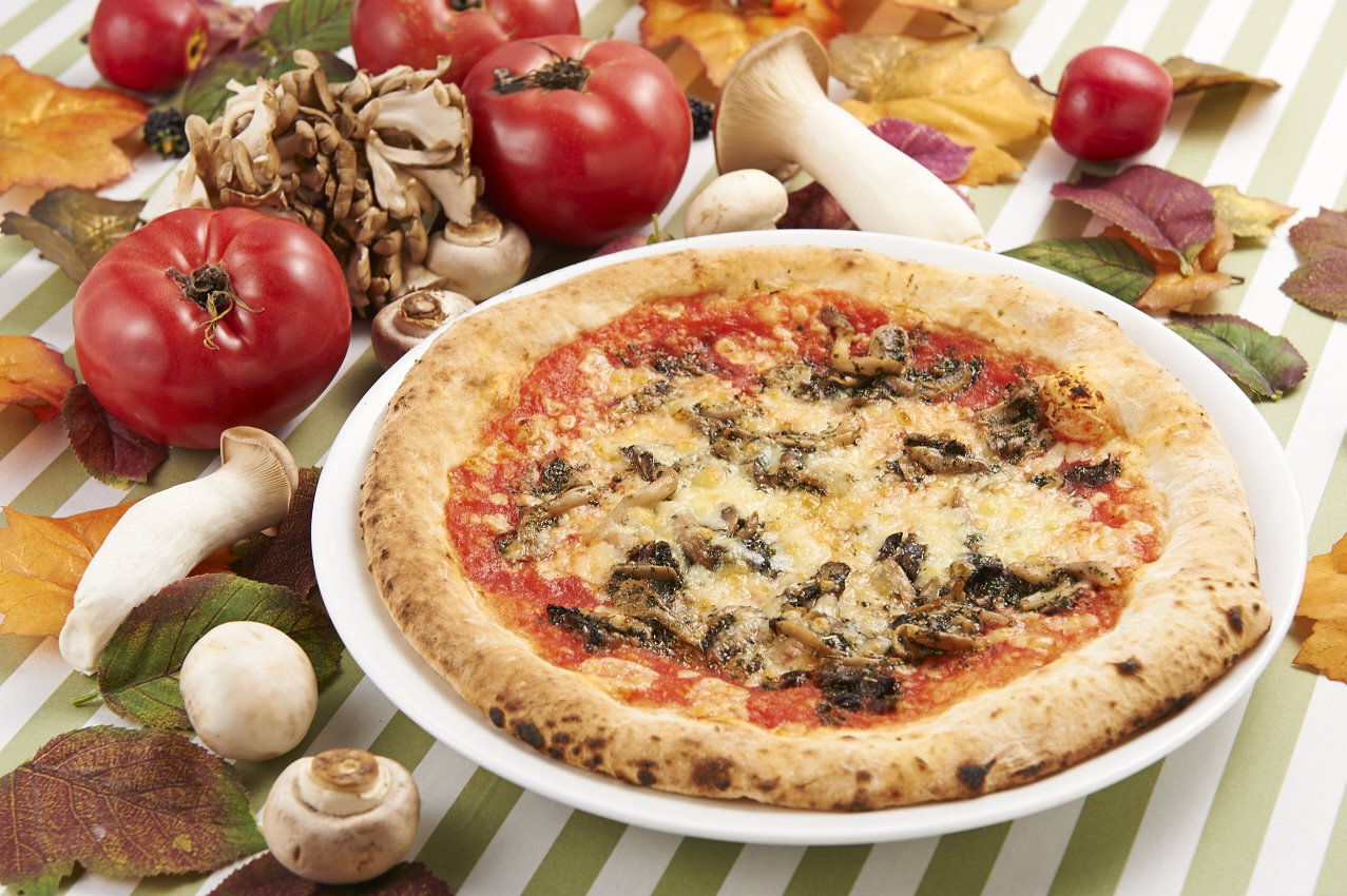 景色と一緒にピッツァはいかが 秋真っ盛り ナポリス 秋限定ピッツァフンギ 11 7 金 発売開始 株式会社遠藤商事 Holdings のプレスリリース