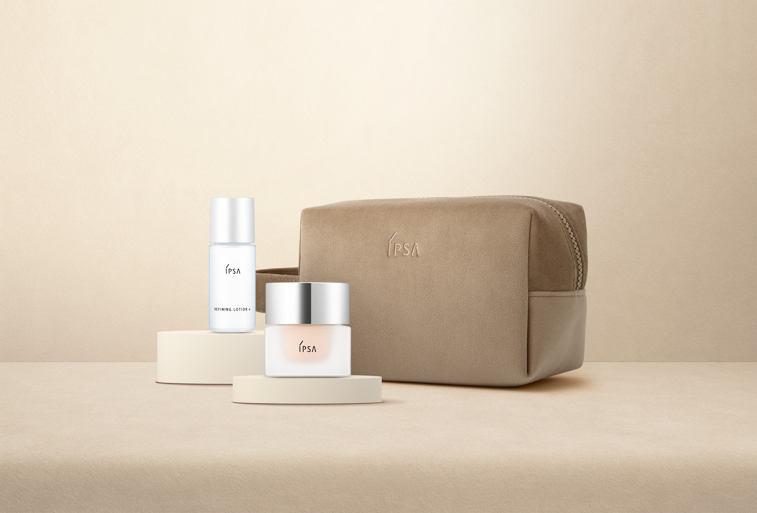 【好評発売中】乾燥しやすい秋肌に、理想の透明感を叶える秋の限定ファウンデイションキット。