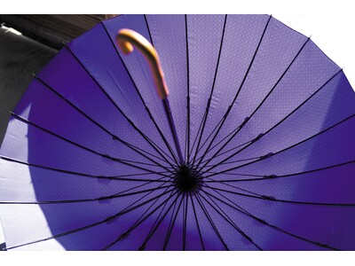 酷暑日・豪雨時代の新定番へ。傘ブランド「mabu」が10年ぶりECリニューアル、加速する気候変動に対応する"ウェザー・ライフ"を提案開始。