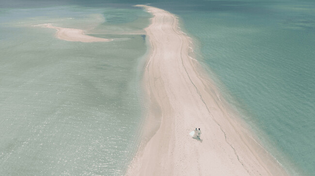 宮古ブルーに誓う、島の静けさと祈りのウェディングローズウッド宮古島が提案する、自然と文化が響き合うセレモニー　結婚式、披露宴の予約開始