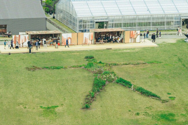薬草とゆかりのある多気町に誕生した『HERBMAN[ハーブマン]』VISONで“描かれる旅” 井上 純 氏ライブペイント開催