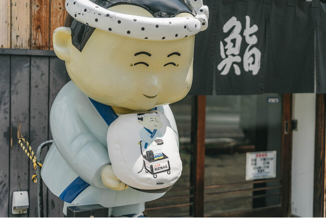 岡崎の“いつもの風景”を、もっと好きになる。町中華・寿司店・朝市などを描いた「街のビーズクッション」発売