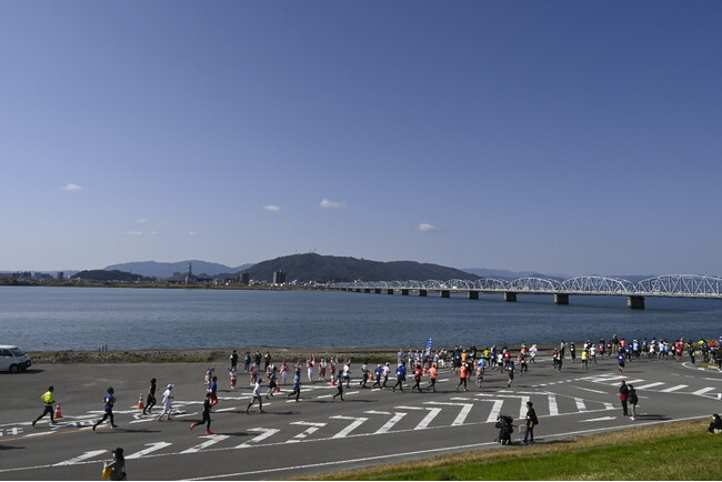 春の阿波路を踊るように走れ！とくしまマラソン２０２５