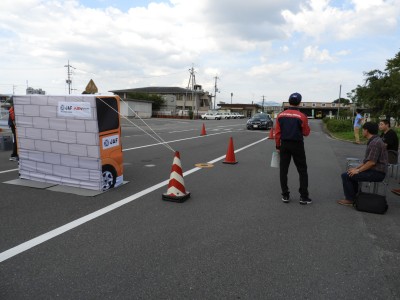 【ＪＡＦ京都】高齢者自動車事故の原因として挙げられることが多い“ペダルの踏み間違い”をＡＳＶ（先進安全自動車）で体験！