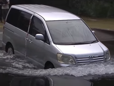 【JAF沖縄】梅雨末期の豪雨で水没車両多発。大雨・集中豪雨時にトラブルを防ぐポイントを紹介