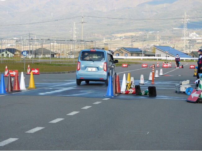【JAF長野】急ブレーキや滑りやすい路面をマイカーで体験できる講習会を開催します