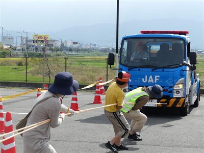 【JAF山口】レッカー車と綱引き？！“クルマ×運動会”で親子の絆が深まる特別イベントを開催！