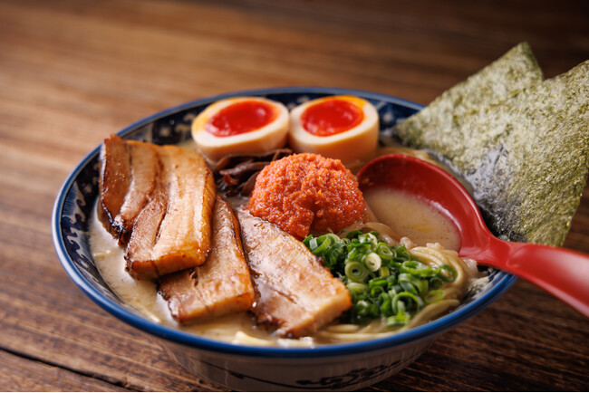 【濃厚にして鮮烈、豚と小麦の真髄】濃厚豚骨ラーメン 豚と小麦 2025年8月5日(火) NEW OPEN!!