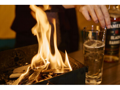 焚火の揺らぎで心がほぐれる“新・没入スポット”「マチナカTAKIBI BAR」本日より開催