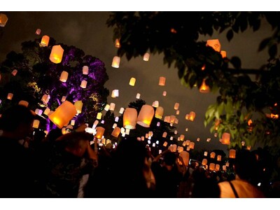 オトクな前売りチケットは7月23日まで！静岡の夜空に、想いをのせたランタンが舞う。【アイスフェス&アジアン夜市2026】幻想的な「ランタンナイト」が静岡市 駿府城公園で開催