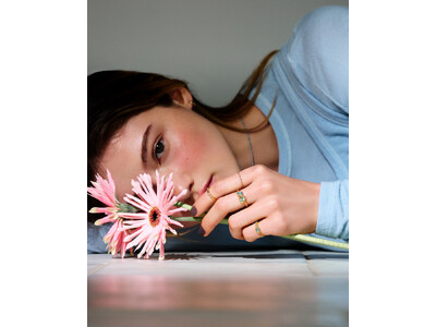 【ノジェス】優美に咲き誇る花々を色石で表現したピンキーリングや繊細な透かし模様のイヤーカフなど新作発売。