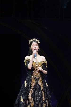 IUfr[15NLOwIU CONCERT: THE GOLDEN HOURxǉJ̏fɐVȂRꂪǉɁI