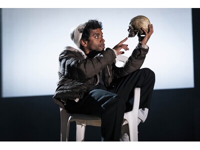 2/13（金）公開 ナショナル・シアター・ライブ(NTLive)『ハムレット』の本編からハムレットとオフ...