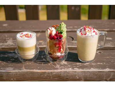 12月1日発売開始 クリスマスツリーをイメージしたパフェやピスタチオ×ベリーのクリスマスカラーを纏った限定ドリンク