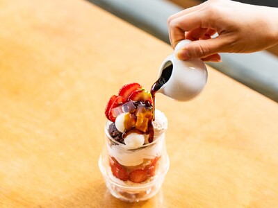 【2024年1月1日販売開始】新年を彩る「いちご」×「白玉あんみつ」の冬限定和風パフェ