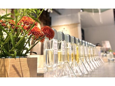 フレグランスブランドEDIT(h)が、 神楽坂店にてフラワーアーティストとのコラボイベントを開催。店内を...