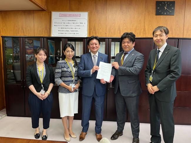 IUU漁業対策フォーラム、世界の声を共同声明として、農林水産副大臣と水産庁長官に提出。日本での持続可能な水産物の流通に期待！