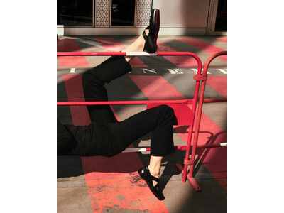 クリスチャン ルブタンの2026年スプリングコレクションから新作バレリーナ「Cassia」登場