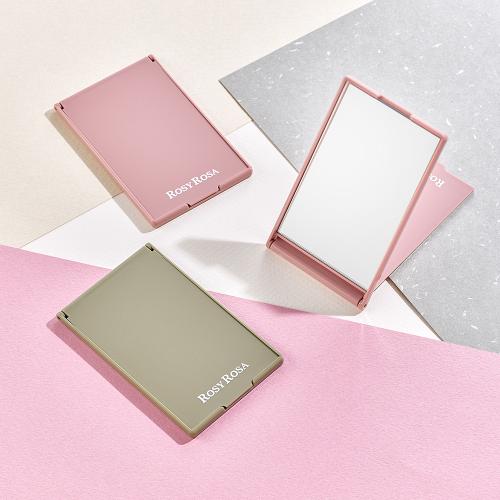 【ロージーローザ】「リアルな肌色を映すミラー」として人気の「リアルックミラー＜ミニ＞」に、大人かわいいくすみカラー2色が新登場！12月19日から数量限定発売。