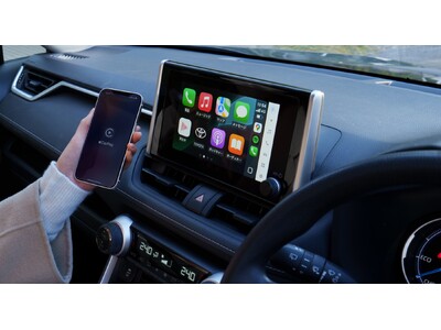 乗るたびにケーブル不要！iPhoneもAndroidも“置くだけ”でつながる――ワイヤレスCarPlay／Android Autoアダプター「Ottocast Mini Tube」新登場