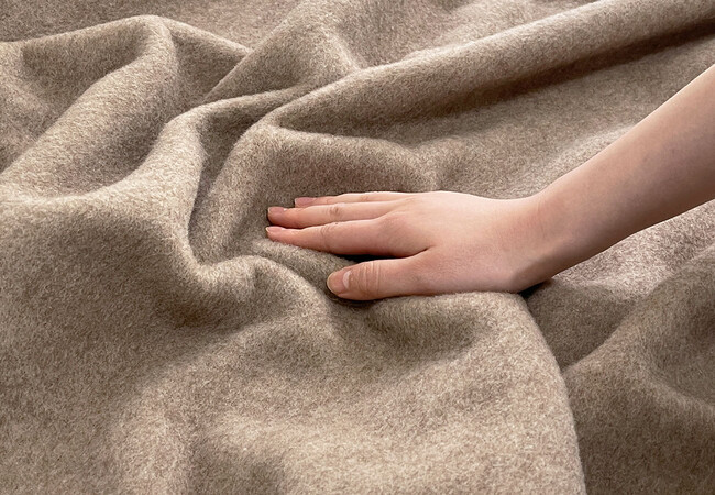 包まれながら眠る極上のシアワセ。 繊維の宝石「カシミヤ」の肌触りを堪能できる毛布 「The moufu プレミアムカシミヤ」12月9日（火）新発売。