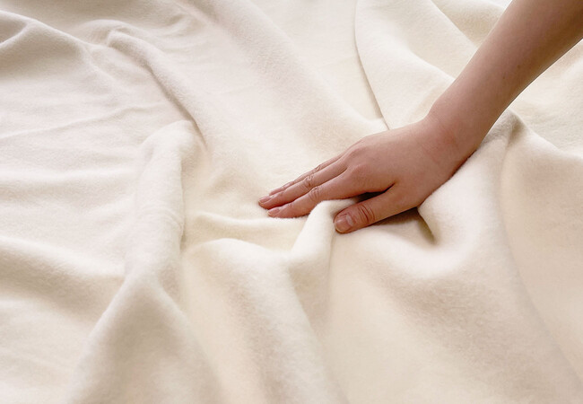 オーガニックコットンの自然のぬくもりを毛布に。綿花本来の「優しさ」と「暖かさ」を追求した、無染色・植物性洗剤仕上げの日本製毛布「The moufu プレミアムオーガニックコットン」12月11日新発売。