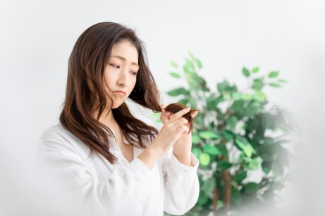 ～ストレスや運動不足が抜け毛の要因に！？～　おうちでできる髪と頭皮のセルフケア