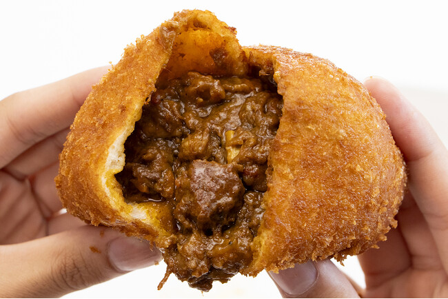 名古屋で愛され続けてきた味が、10年連続金賞へ。ベーカリーピカソ『牛肉ゴロゴロカレーパン』がカレーパングランプリ(R)で快挙達成