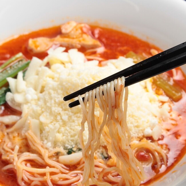 絶大な人気を誇る太陽のチーズラーメン。オンラインショップに冬のギフトセットが登場のメイン画像