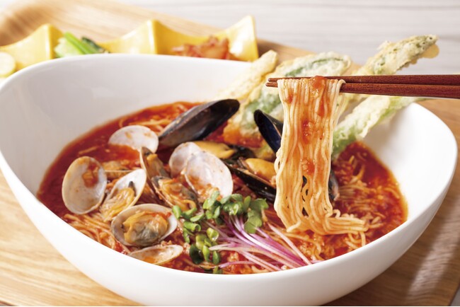トマトと米麹で腸活応援！太陽のトマト麺期間限定『季節野菜フリットの米麹トマト麺』店舗＆ＥＣで同時発売