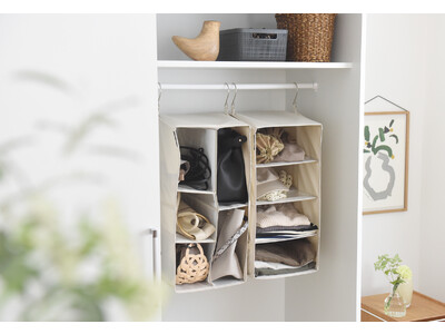 「引っ掛けるだけ」の収納グッズで、片付かないクローゼットのお悩み解決！空間を有効活用できるハンギングラック、bon momentから新発売