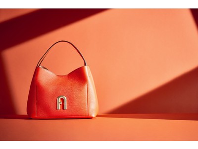 プレミアムブランド「FURLA」の新作バッグ『FURLA　PRIMULA S HOBO』から、アテニア限定カラー＜タンジェリン＞が登場。2022年2月16日(水) 数量限定発売