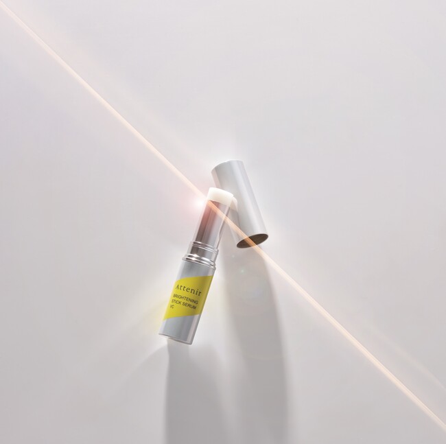 薬用美白美容液を、直塗り。狙いを定めて、美白“一極集中”。美白＆肌荒れ防止のW主剤を配合した『ブライトニングスティックセラムVC』2026年4月15日(水) 数量限定発売