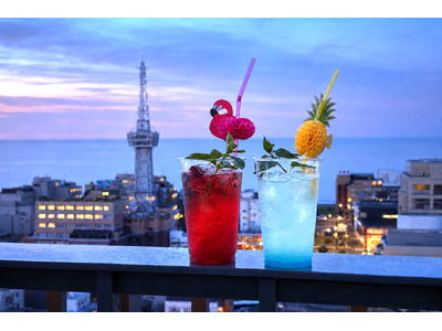 大分県産のかぼすが香る爽やかなモヒートで乾杯！ 別府湾を一望するホテル屋上のインフィニティプールに「ルーフトップバー」が登場【アマネク別府】