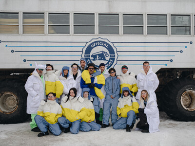 ハイダー・アッカーマン、ホッキョクグマの生息地チャーチルへ遠征。極北の自然の中で最新コレクションを披露