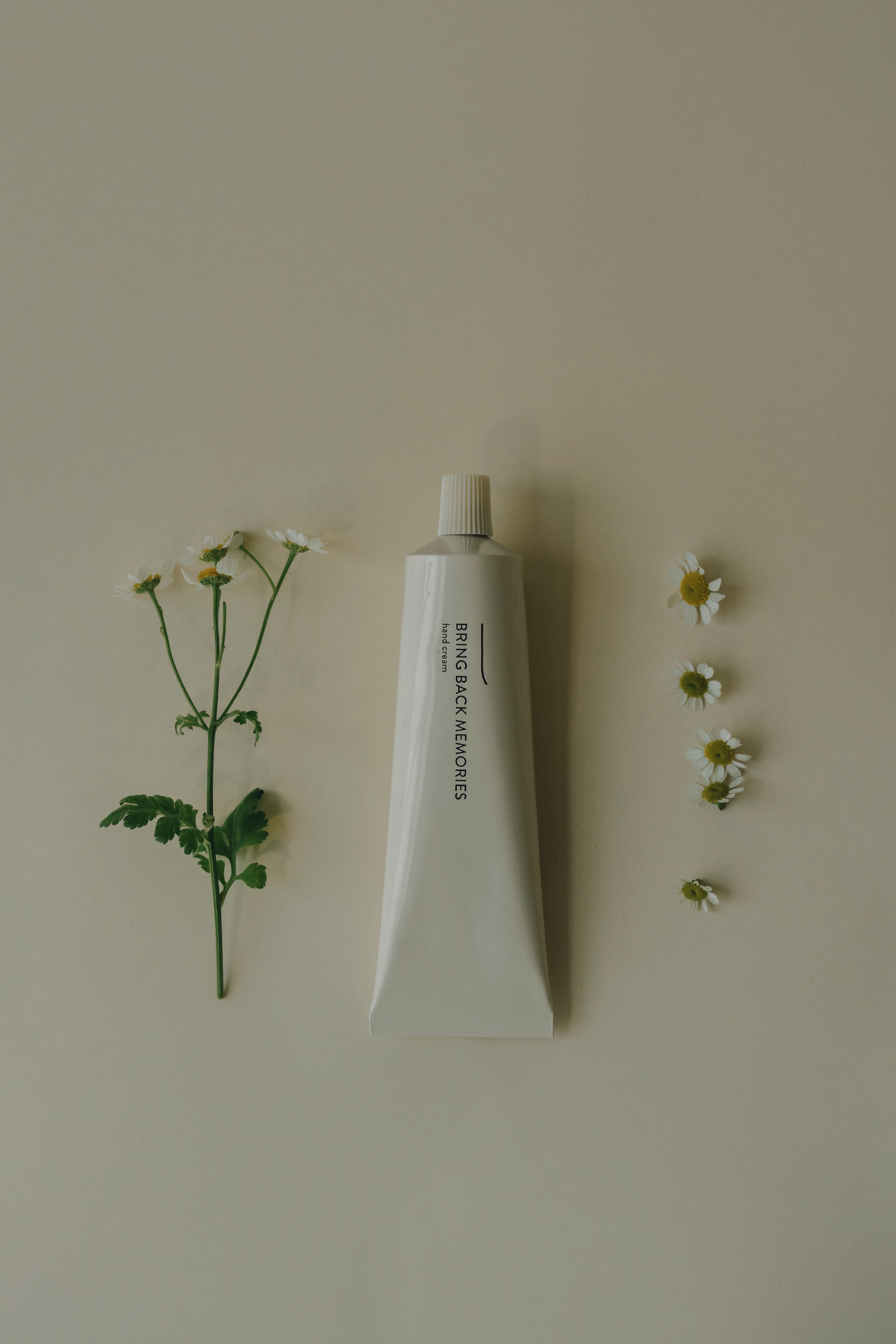 森と花穂のベール。有機カモミールエキスを凝縮したモイスチャーオーガニックハンドクリーム「BRING BACK MEMORIES hand cream」新登場！