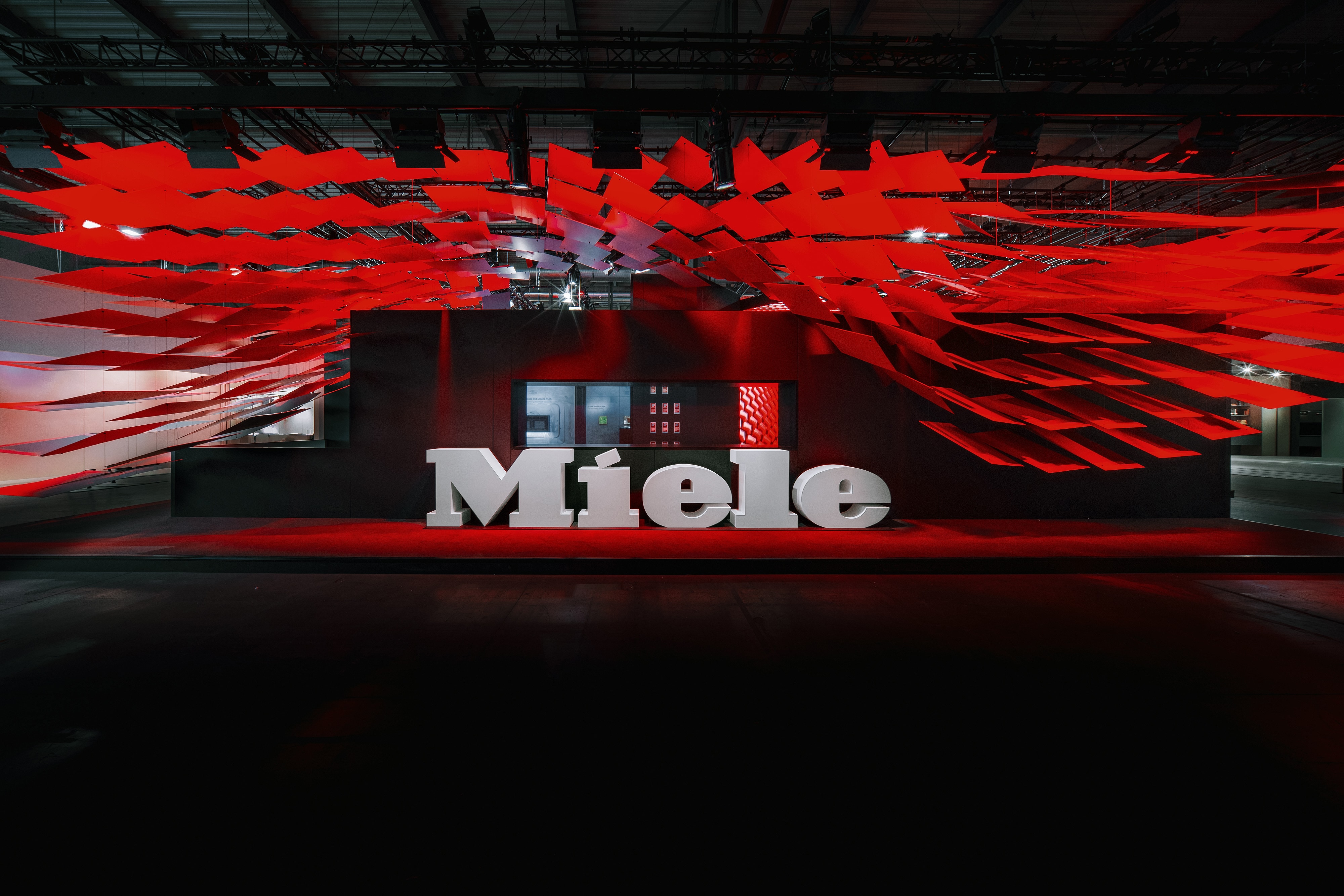 Miele、ミラノデザインウィーク2026で最新コンセプト「Designed to Move with You」を発表